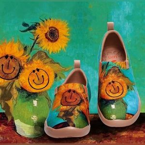 NWT UIN Women’s Comfortable Shoes/Foral Smiley/US6.5